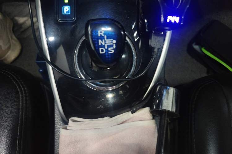 Used Toyota Levin 2017 Revised Dual-Engine 1.8H GS E-CVT Elite Sunroof Version China V Standard Gear Lever