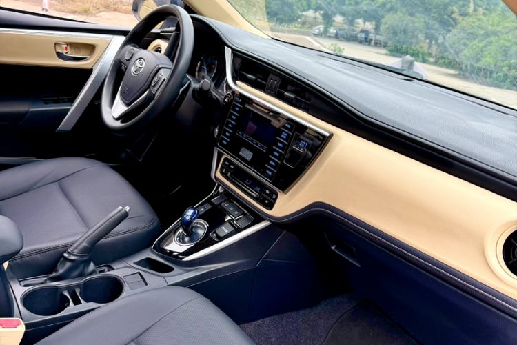 Used Toyota Levin 2017 Revised Dual-Engine 1.8H GS E-CVT Elite Sunroof Version China V Standard Interior 2
