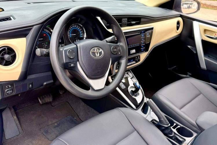 Used Toyota Levin 2017 Revised Dual-Engine 1.8H GS E-CVT Elite Sunroof Version China V Standard Interior 3