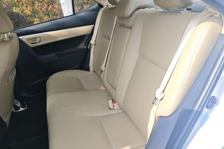 Used Toyota Levin 2017 Revised 185T CVT Elite Edition China V Standard Left Rear Seat