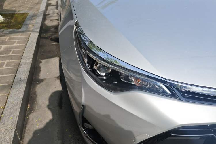 Used Toyota Levin 2017 Revised 185T CVT Elite Edition China V Standard Right Front Headlight