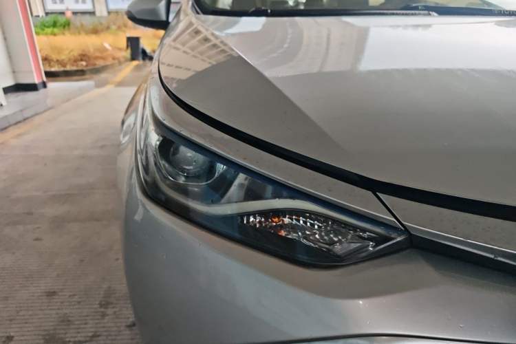 Used Toyota Levin 2017 Revised Dual-Engine 1.8H GS E-CVT Elite Sunroof Version China V Standard Right Front Headlight