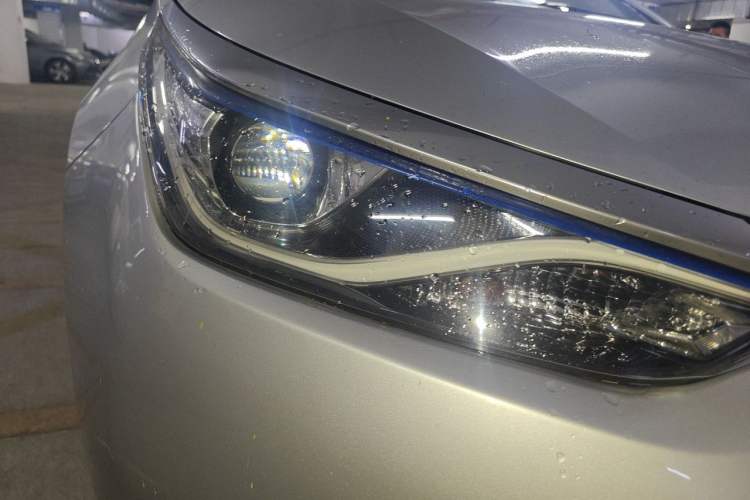 Used Toyota Levin 2017 Revised Dual-Engine 1.8H GS E-CVT Elite Sunroof Version China V Standard Right Front Headlight