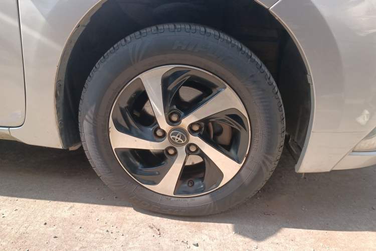Used Toyota Levin 2017 Revised Dual-Engine 1.8H GS E-CVT Elite Sunroof Version China VI Standard Right Front Wheel Hub