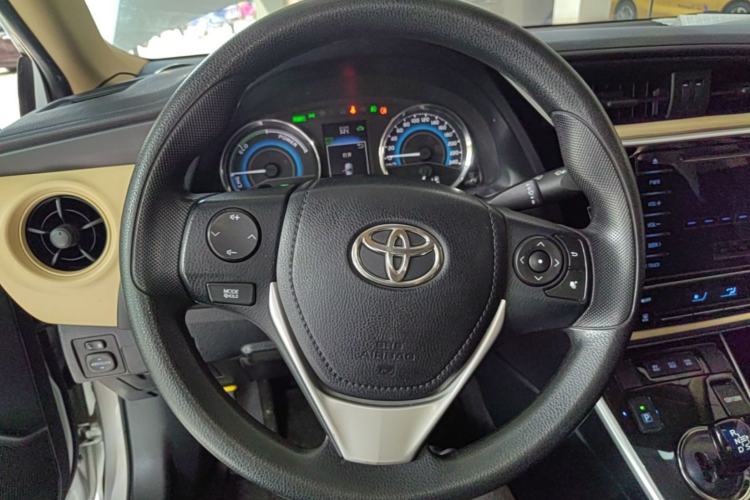 Used Toyota Levin 2017 Revised Dual-Engine 1.8H GS E-CVT Elite Sunroof Version China V Standard Steering Wheel