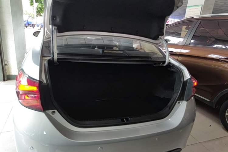 Used Toyota Levin 2017 Revised Dual-Engine 1.8H GS E-CVT Elite Sunroof Version China V Standard Trunk
