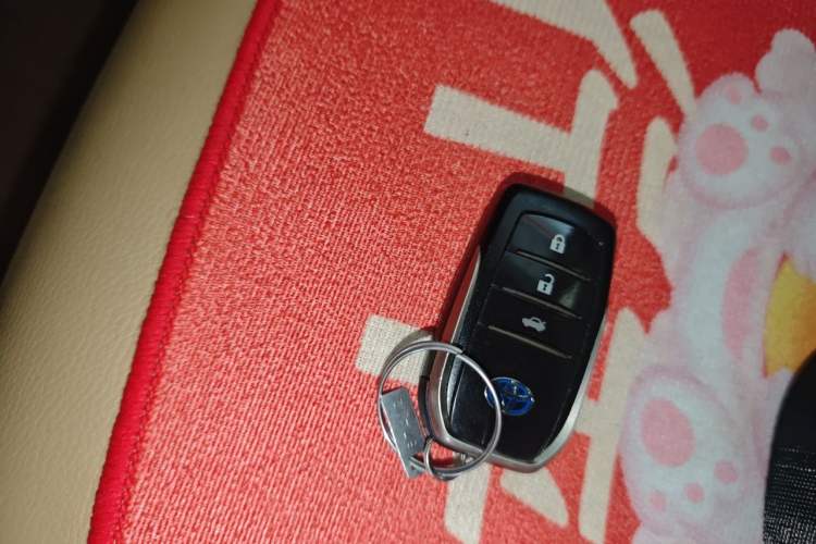 Used Toyota Levin 2017 Revised Dual-Engine 1.8H GS E-CVT Elite Sunroof Version China V Standard Vehicle Key