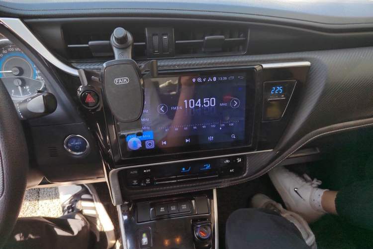 Used Toyota Levin 2017 Revised Dual-Engine 1.8H GS E-CVT Elite Sunroof Version China V Standard Audio And AC Panel