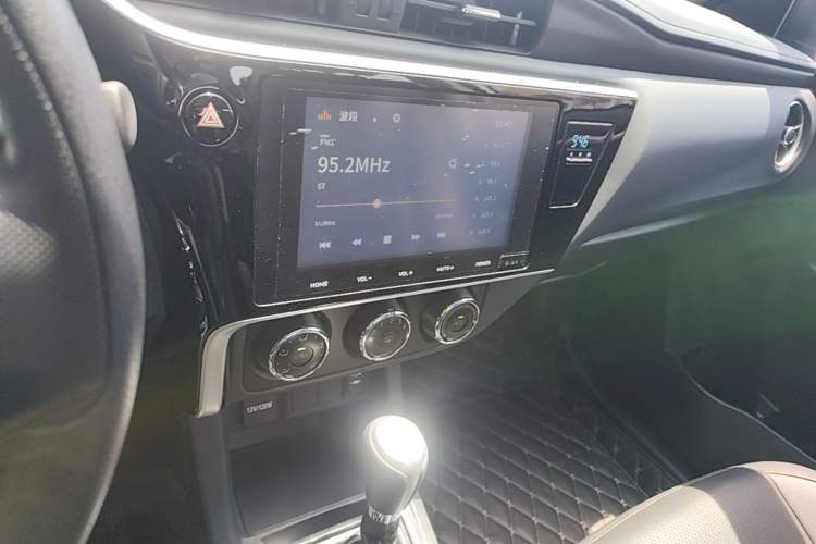 Used Toyota Levin 2017 Revised 185T CVT Elite Edition China V Standard Audio And AC Panel