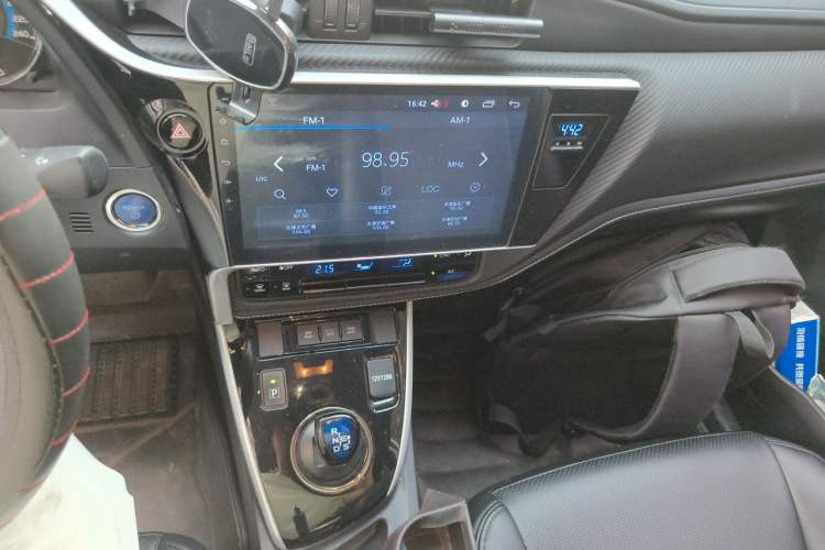 Used Toyota Levin 2017 Revised Dual-Engine 1.8H GS E-CVT Elite Sunroof Version China V Standard Audio And AC Panel