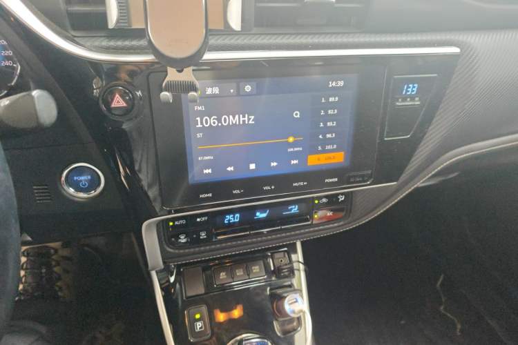 Used Toyota Levin 2017 Revised Dual-Engine 1.8H GS-L E-CVT Leading Edition China V Standard Audio And AC Panel
