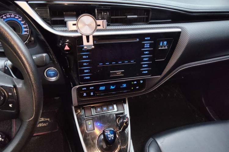 Used Toyota Levin 2017 Revised Dual-Engine 1.8H GS E-CVT Elite Sunroof Version China V Standard Audio And AC Panel