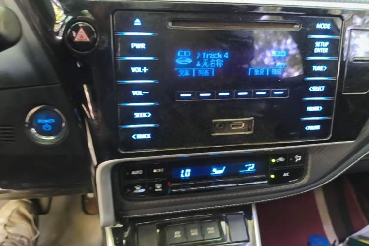 Used Toyota Levin 2017 Revised Dual-Engine 1.8H GS E-CVT Elite Sunroof Version China V Standard Audio And AC Panel