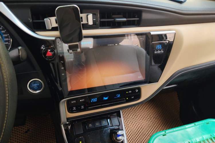 Used Toyota Levin 2017 Revised Dual-Engine 1.8H GS E-CVT Elite Sunroof Version China V Standard Audio And AC Panel