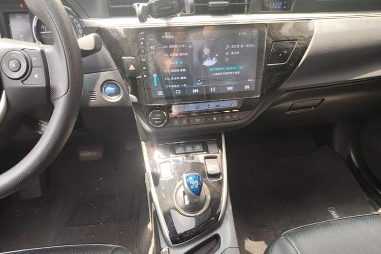Used Toyota Levin 2017 Revised Dual-Engine 1.8H GS E-CVT Elite Sunroof Version China V Standard Audio And AC Panel