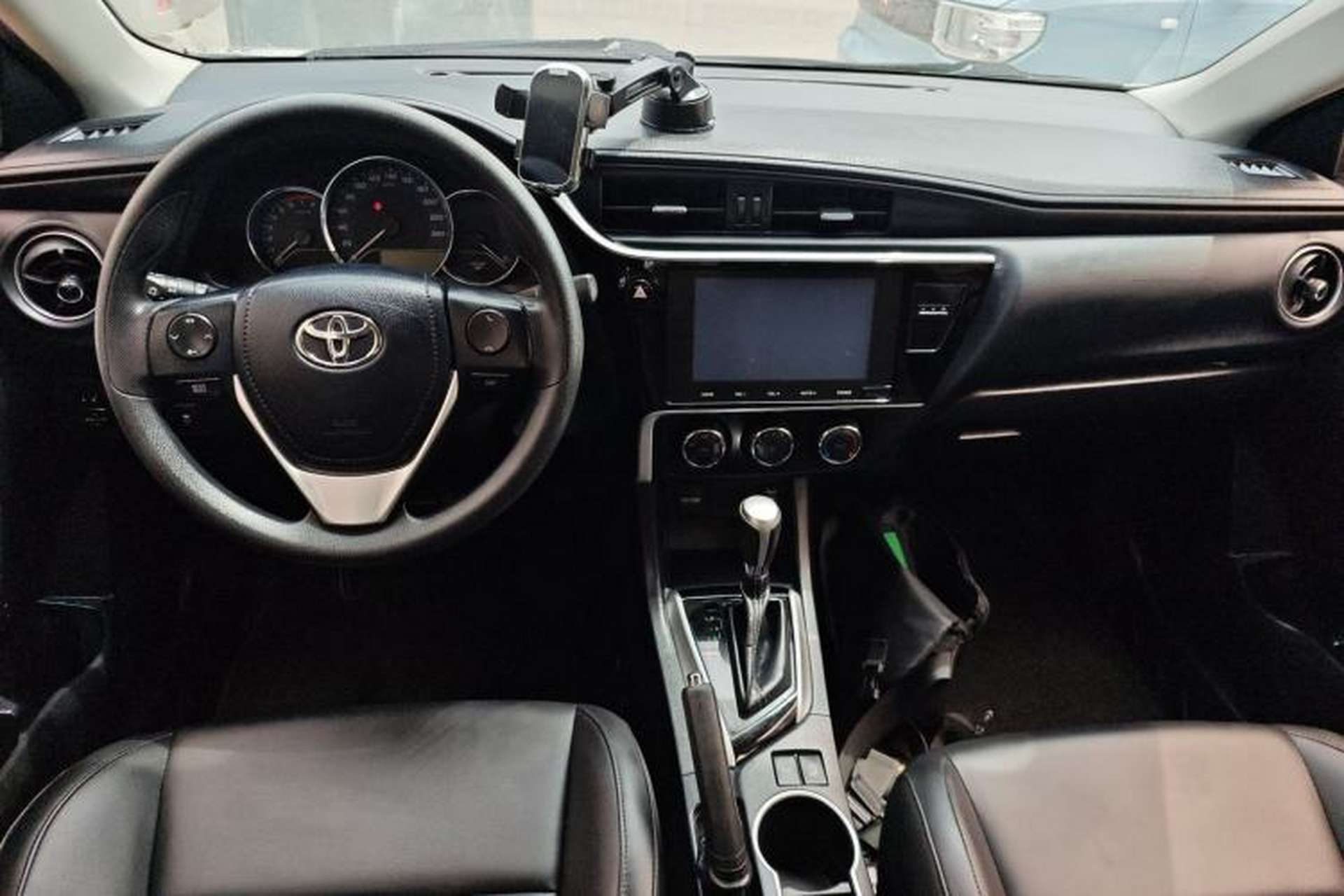 Used Toyota Levin 2017 Revised 185T CVT Elite Edition China V Standard Center Console