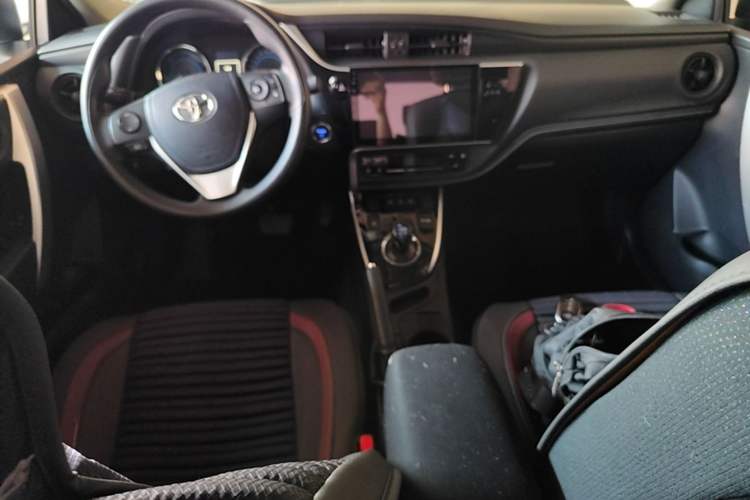 Used Toyota Levin 2017 Revised Dual-Engine 1.8H GS E-CVT Elite Sunroof Version China V Standard Center Console