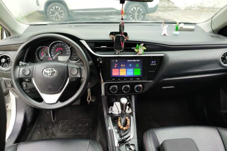 Used Toyota Levin 2017 Revised 185T CVT Elite Edition China V Standard Center Console