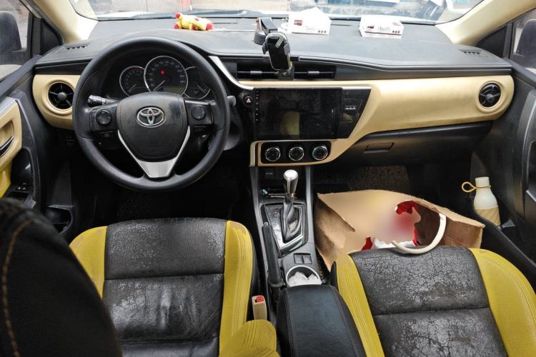 Used Toyota Levin 2017 Revised Version 185T CVT New Sharp Edition China V Standard Center Console