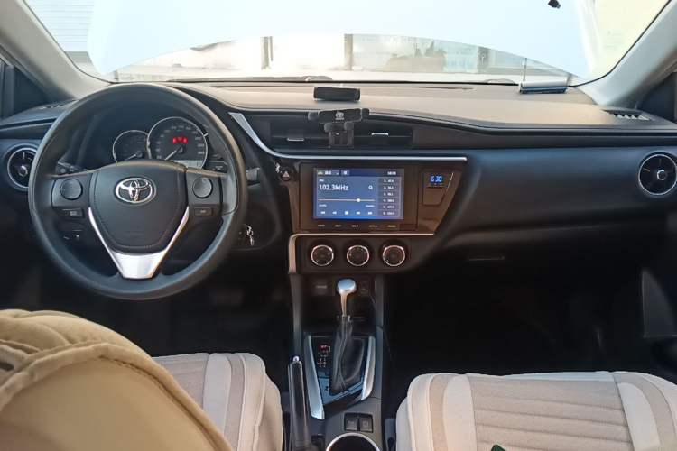 Used Toyota Levin 2017 Revised 185T CVT Elite Edition China V Standard Center Console