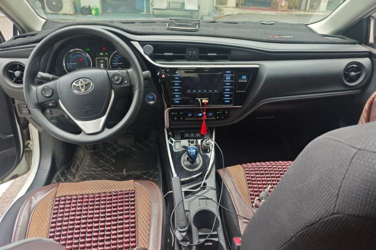 Used Toyota Levin 2017 Revised Dual-Engine 1.8H GS E-CVT Elite Sunroof Version China V Standard Center Console