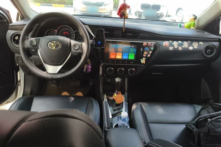Used Toyota Levin 2017 Revised Version 185T CVT Elite Edition China VI Standard Center Console