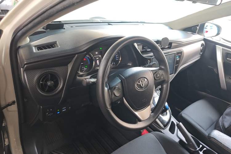 Used Toyota Levin 2017 Revised Dual-Engine 1.8H GS E-CVT Elite Sunroof Version China V Standard Center Console