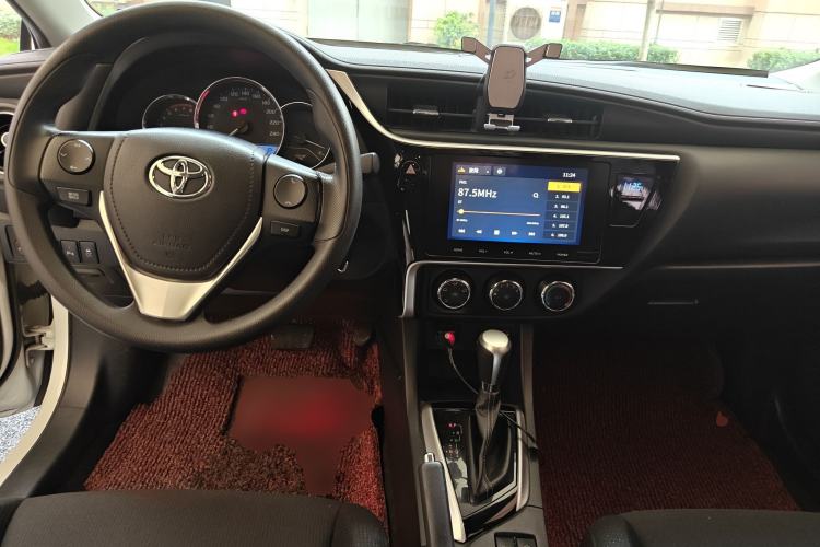 Used Toyota Levin 2017 Revised Version 185T CVT Elite Edition China VI Standard Center Console