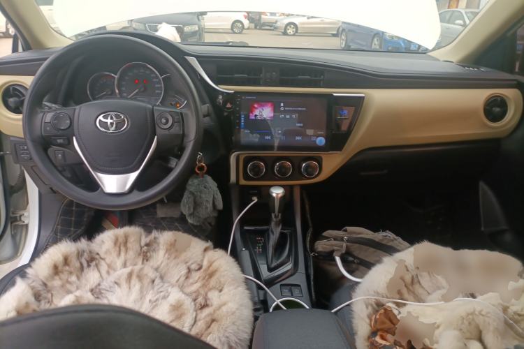 Used Toyota Levin 2017 Revised Version 185T CVT New Sharp Edition China V Standard Center Console