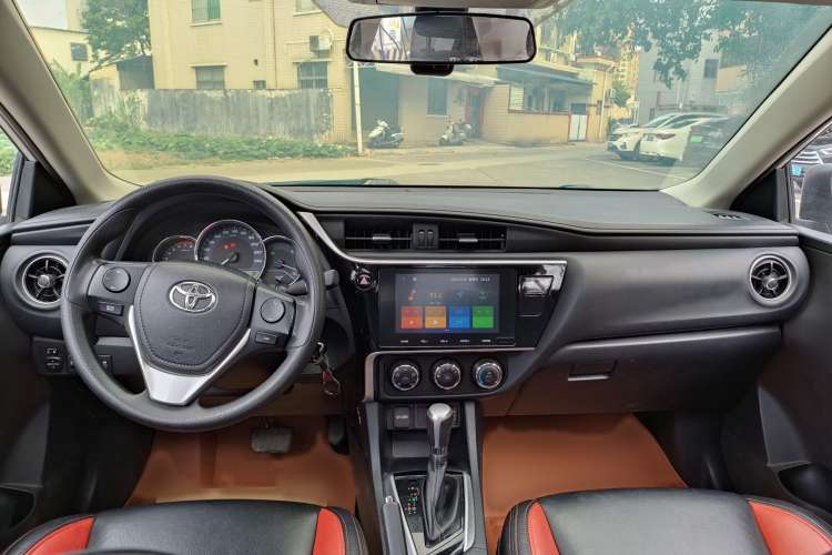 Used Toyota Levin 2017 Revised Version 185T CVT Elite Edition China VI Standard Center Console