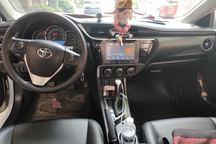 Used Toyota Levin 2017 Revised Version 185T CVT Elite Edition China VI Standard Center Console
