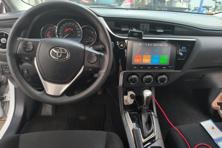 Used Toyota Levin 2017 Revised Version 185T CVT Elite Edition China VI Standard Center Console