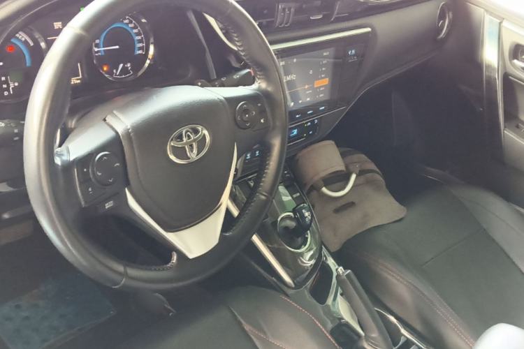 Used Toyota Levin 2017 Revised Dual-Engine 1.8H V E-CVT Luxury Edition China V Standard Center Console