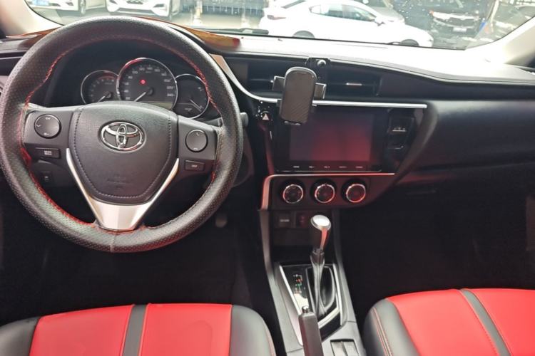 Used Toyota Levin 2017 Revised Version 185T CVT Elite Edition China VI Standard Center Console