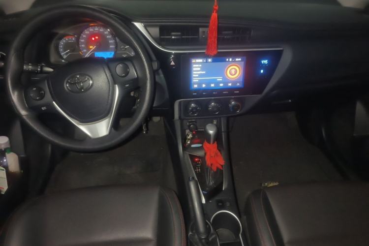 Used Toyota Levin 2017 Revised Version 185T CVT Elite Edition China VI Standard Center Console