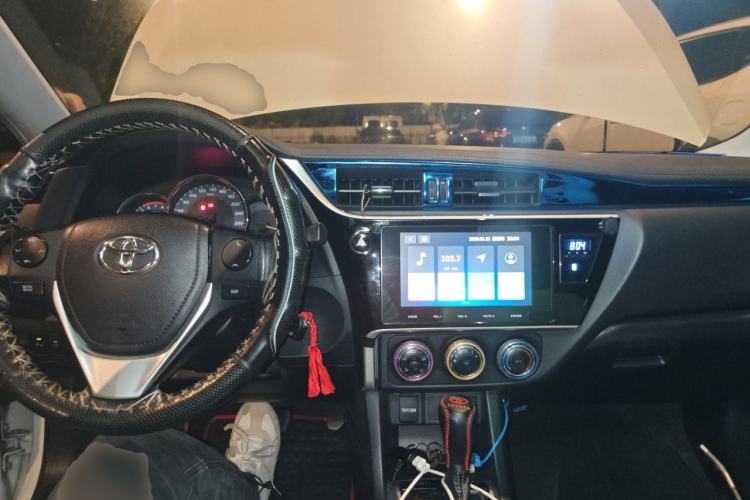 Used Toyota Levin 2017 Revised Version 185T CVT Elite Edition China VI Standard Center Console