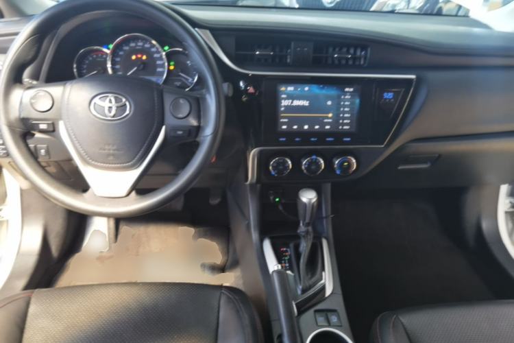 Used Toyota Levin 2017 Revised Version 185T CVT Elite Edition China VI Standard Center Console
