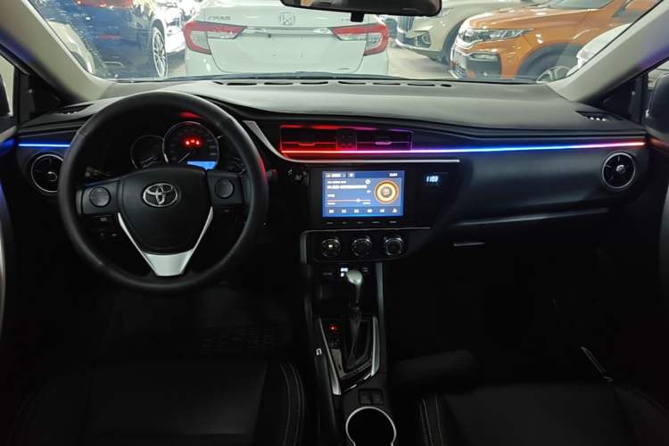 Used Toyota Levin 2017 Revised Version 185T CVT Elite Edition China VI Standard Center Console