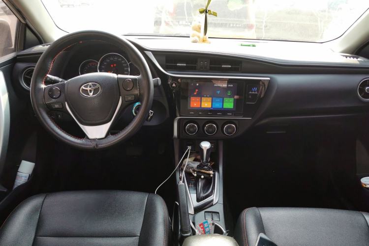 Used Toyota Levin 2017 Revised Version 185T CVT Elite Edition China VI Standard Center Console