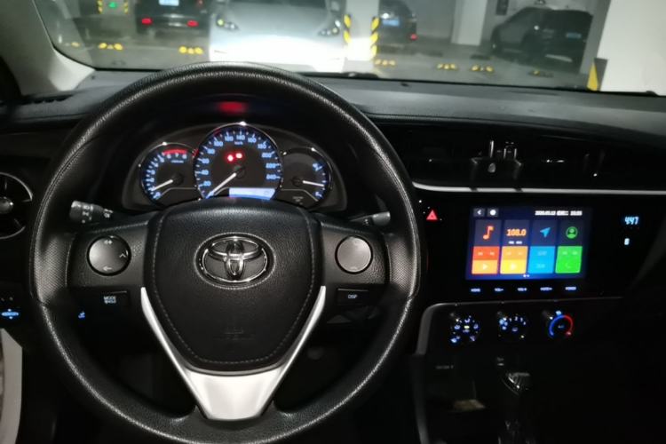 Used Toyota Levin 2017 Revised Version 185T CVT Elite Edition China VI Standard Center Console