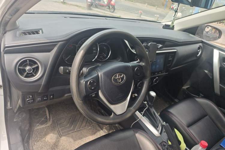 Used Toyota Levin 2017 Revised Version 185T CVT Elite Edition China VI Standard Center Console