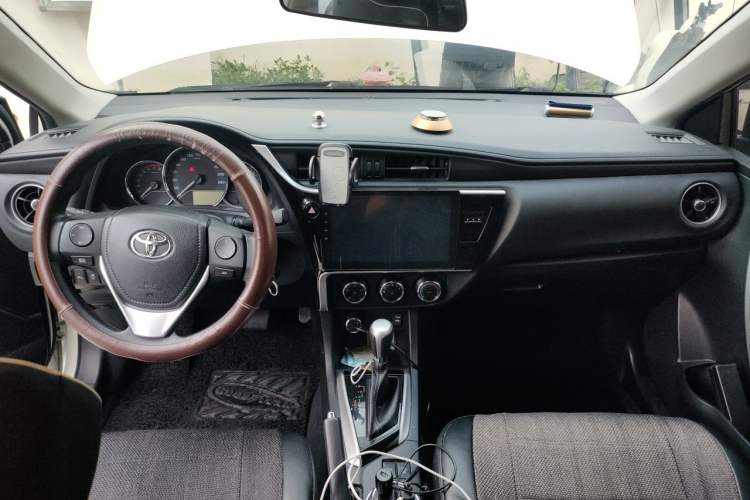 Used Toyota Levin 2017 Revised 185T CVT Elite Edition China V Standard Center Console