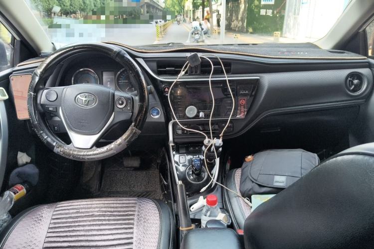 Used Toyota Levin 2017 Revised Dual-Engine 1.8H GS E-CVT Elite Sunroof Version China V Standard Center Console