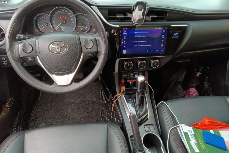 Used Toyota Levin 2017 Revised Version 185T CVT Elite Edition China VI Standard Center Console