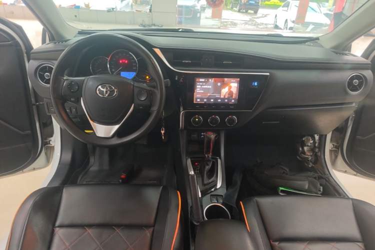 Used Toyota Levin 2017 Revised Version 185T CVT Elite Edition China VI Standard Center Console