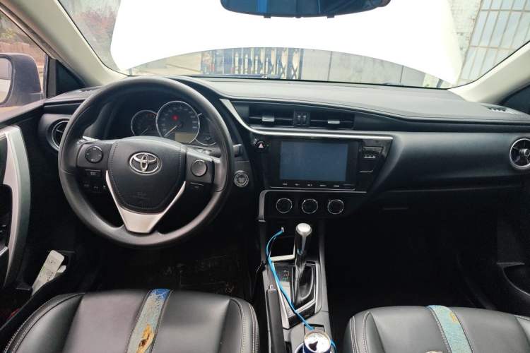 Used Toyota Levin 2017 Revised Version 185T CVT Elite Edition China VI Standard Center Console