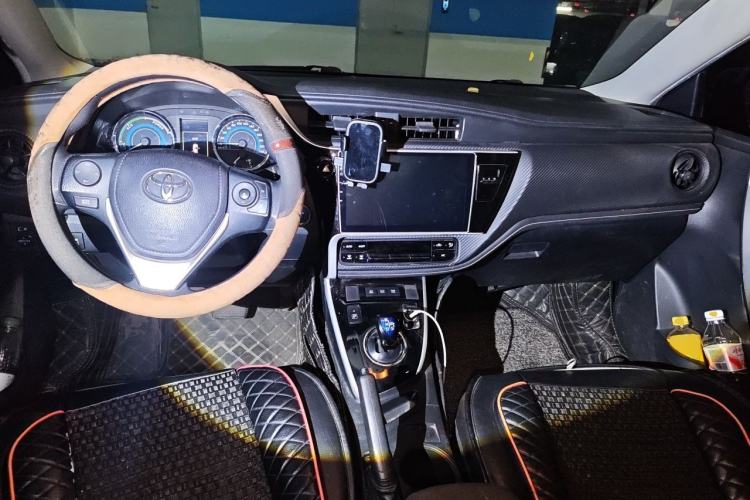 Used Toyota Levin 2017 Revised Dual-Engine 1.8H GS E-CVT Elite Sunroof Version China V Standard Center Console