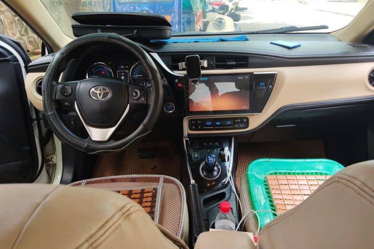 Used Toyota Levin 2017 Revised Dual-Engine 1.8H GS E-CVT Elite Sunroof Version China V Standard Center Console