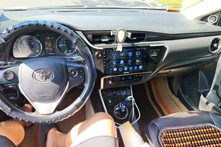 Used Toyota Levin 2017 Revised Dual-Engine 1.8H GS E-CVT Elite Sunroof Version China V Standard Center Console
