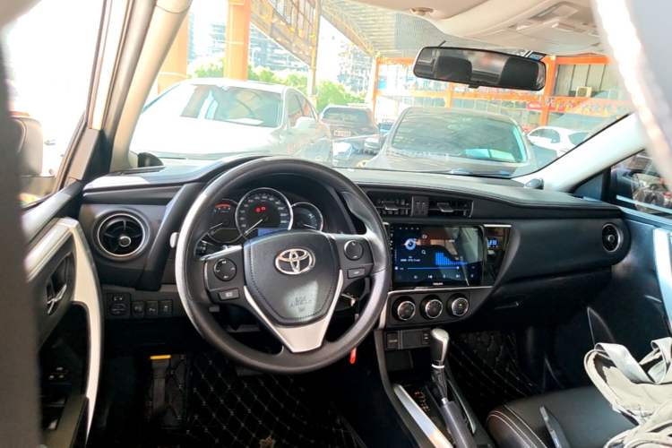 Used Toyota Levin 2017 Revised Version 185T CVT Elite Edition China VI Standard Center Console
